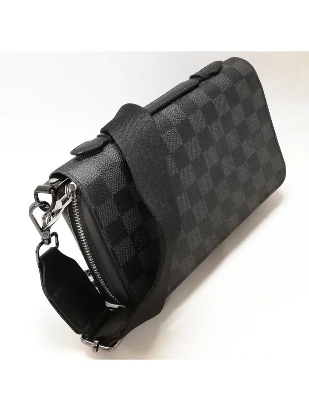 Louis Vuitton Zippy XL Shoulder Clutch